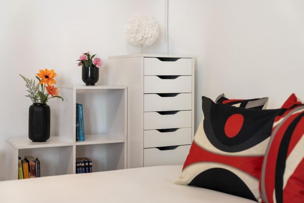 Studio Located In Puerta De Alcala - 2 Madrid Kültér fotó