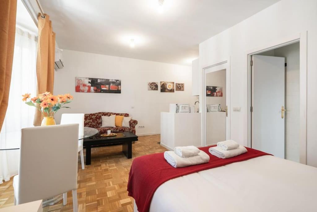 Studio Located In Puerta De Alcala - 2 Madrid Kültér fotó